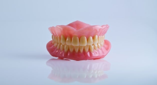 היתרונות של שיניים תותבות זמניות