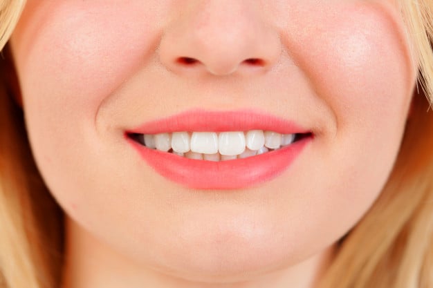 הבהרת שיניים – גם אתם יכולים להתחיל לחייך